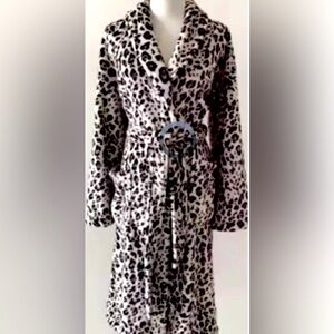 BRAND NEW PLUSH SNOW LEOPARD ROBE - SOFT AND BEAUTIFUL